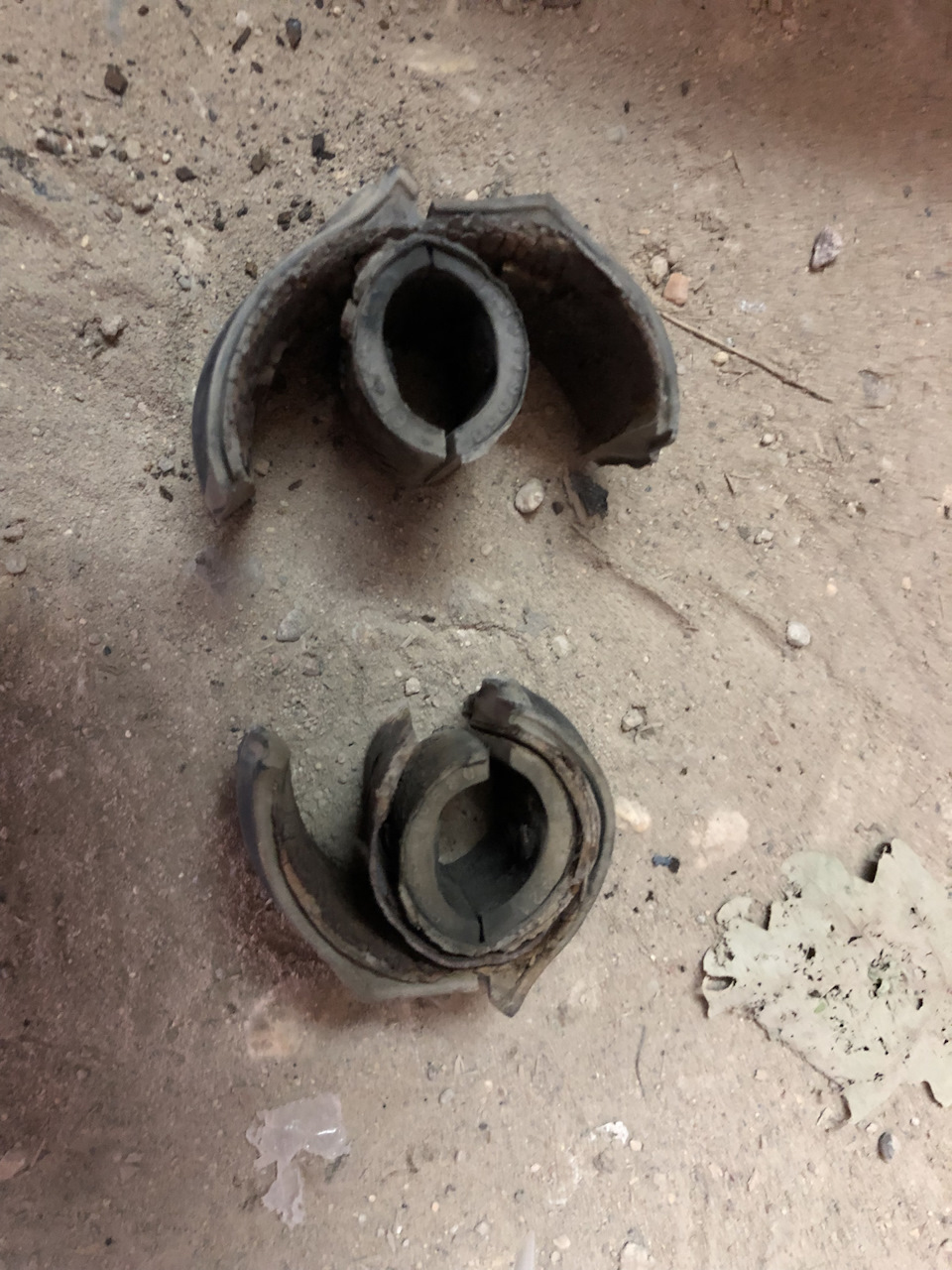 Замена втулок поперечного стабилизатора — Citroen C4 (1G), 1,6 л, 2007 ...