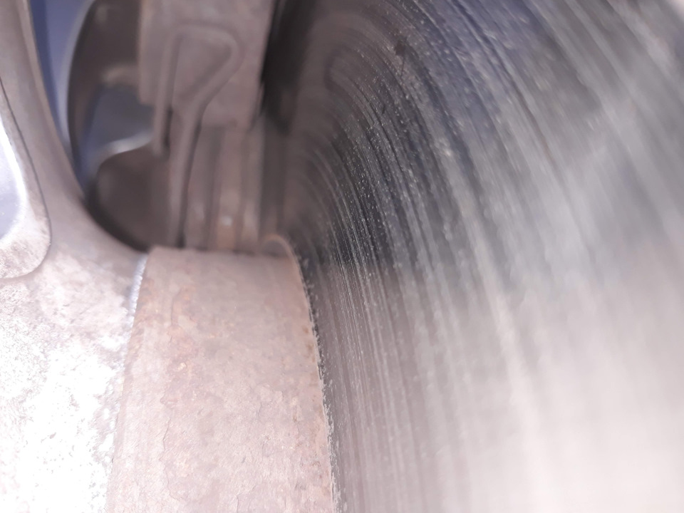 Замена передних торм. накладок — Volkswagen Golf Mk6, 1,4 л, 2010 года ...