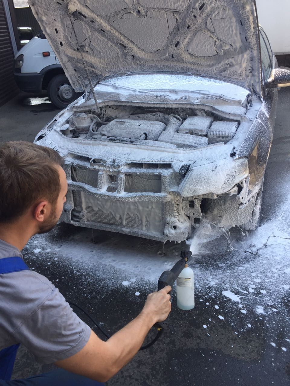 Мойка двигателя и радиатора. Мойка радиатора автомобиля. Промывка радиатора. Мойка радиатора. Мойка радиатора паром.