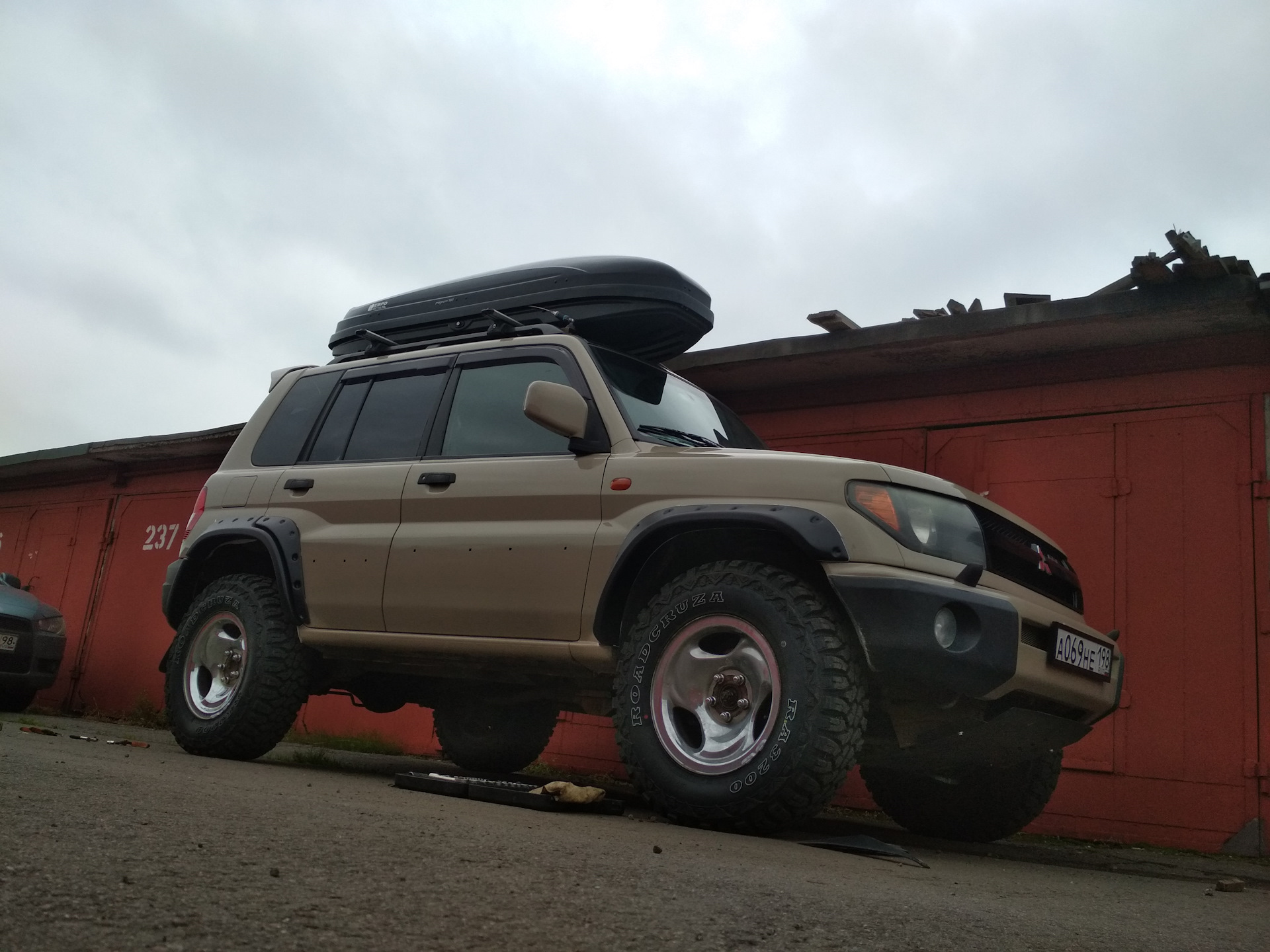 фендера pajero 2