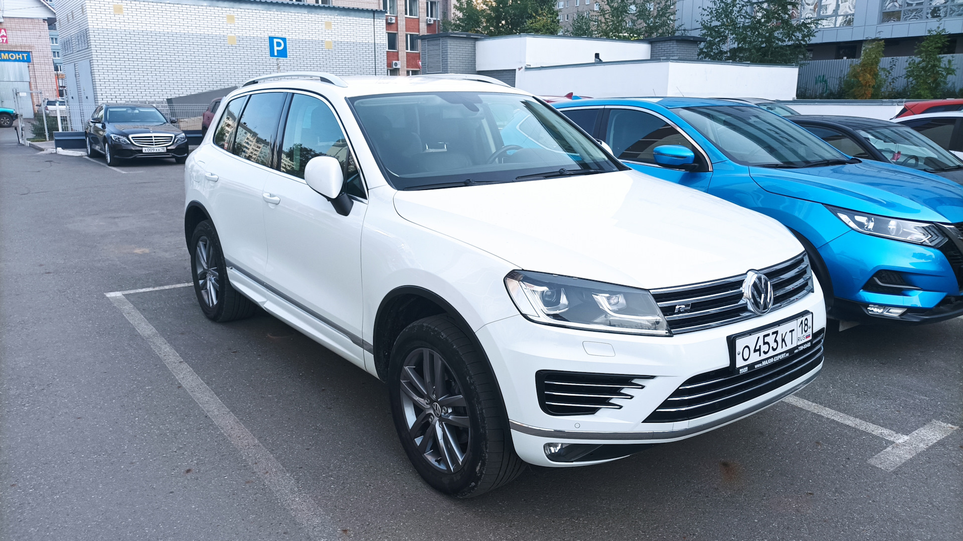 Volkswagen Touareg 2016 Р±РµР»С‹Р№