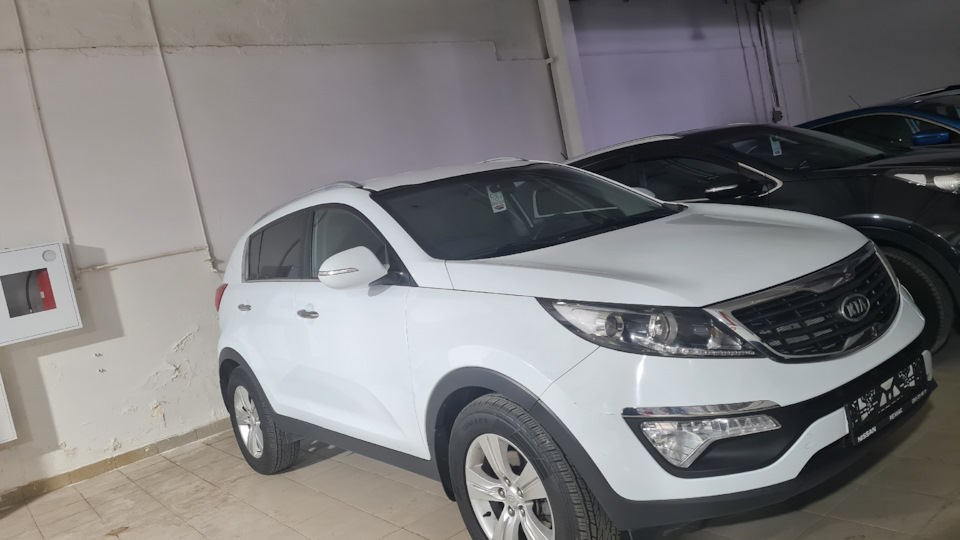 KIA Sportage Беленькая...