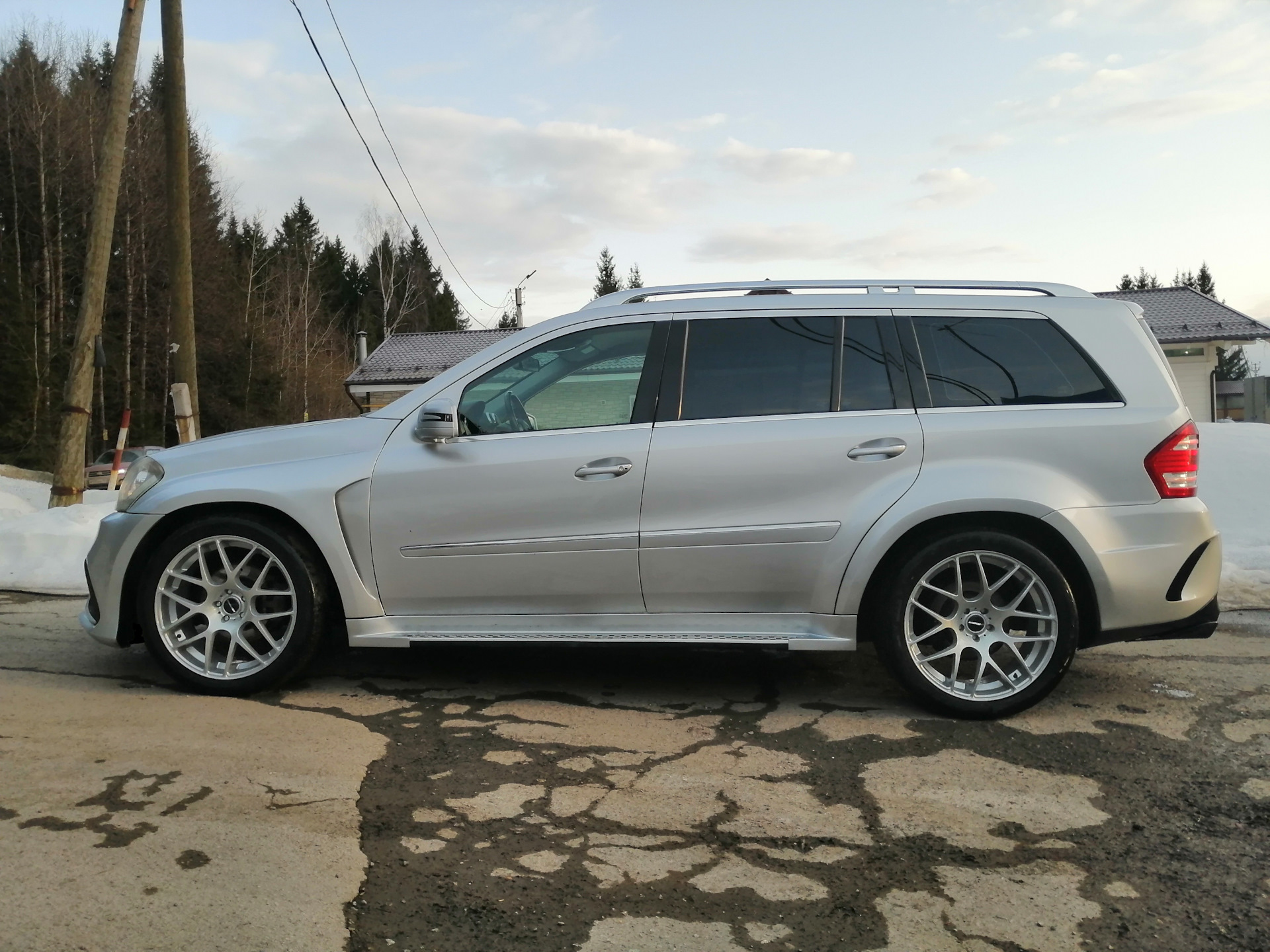 Gls 22. Диски на Мерседес 22 радиус GLS. 325/40r22 Мерседес.