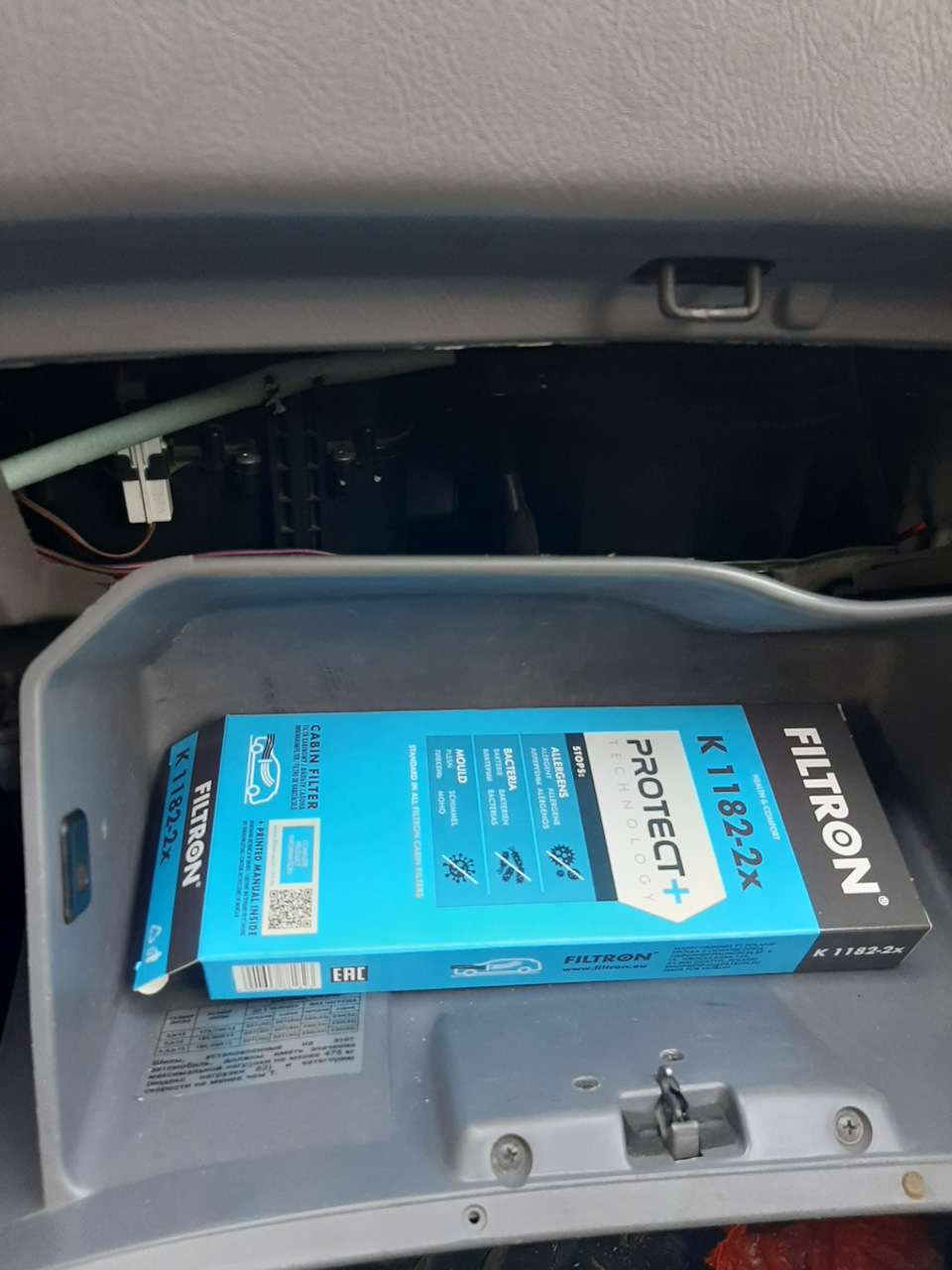 Замена салонного фильтра — Hyundai Accent (2G), 1,5 л, 2008 года ...