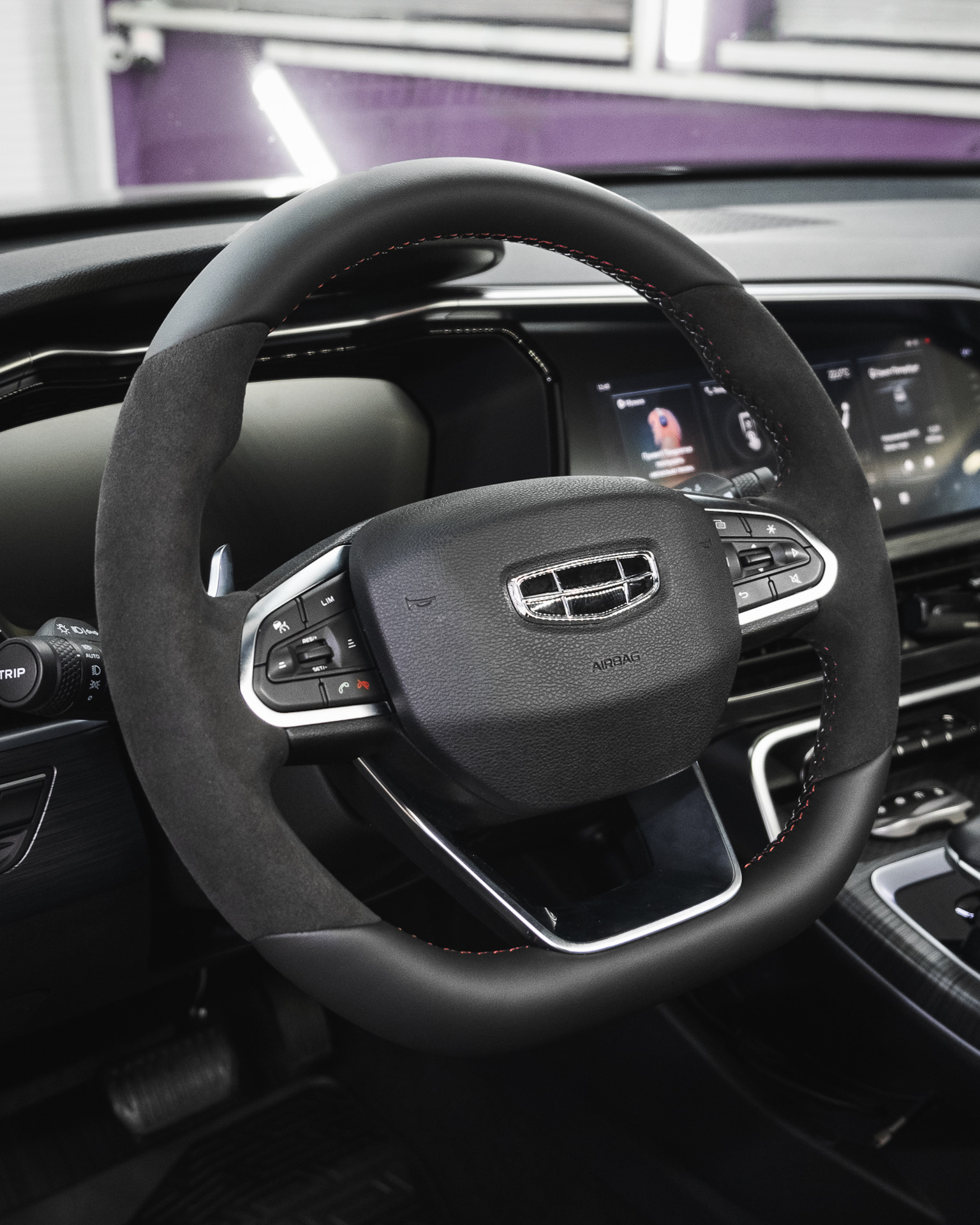 Geely Tugella. Перетяжка руля в натуральную кожу и алькантару ...