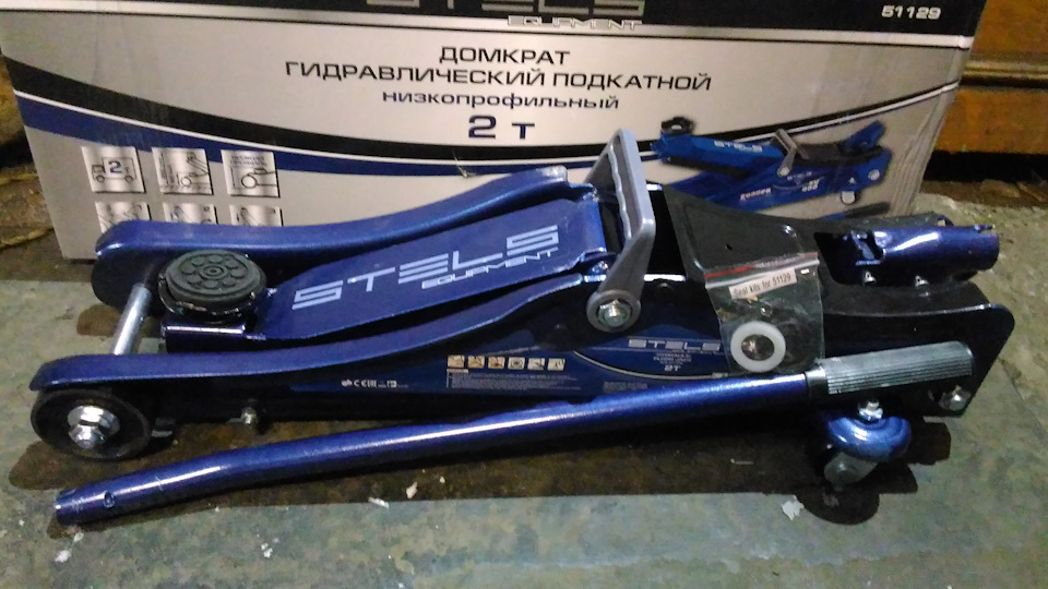 Гидравлический домкрат STELS 51129 — Lada 21011, 1,2 л, 1979 года ...