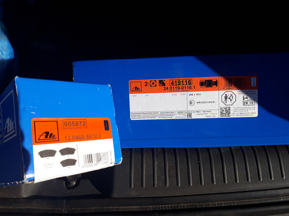 Замена тормозных дисков и колодок — Hyundai Getz, 1,4 л, 2008 года ...