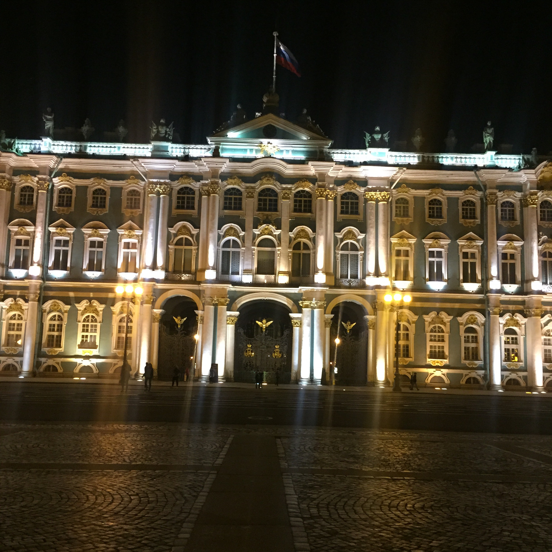 Зимний дворец Эрмитаж в Санкт-Петербурге на английской