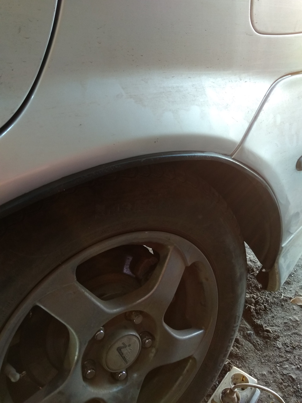 Задние подкрылки (локеры) Ниссан Альмера Тино — Nissan Almera Tino, 1,8 ...