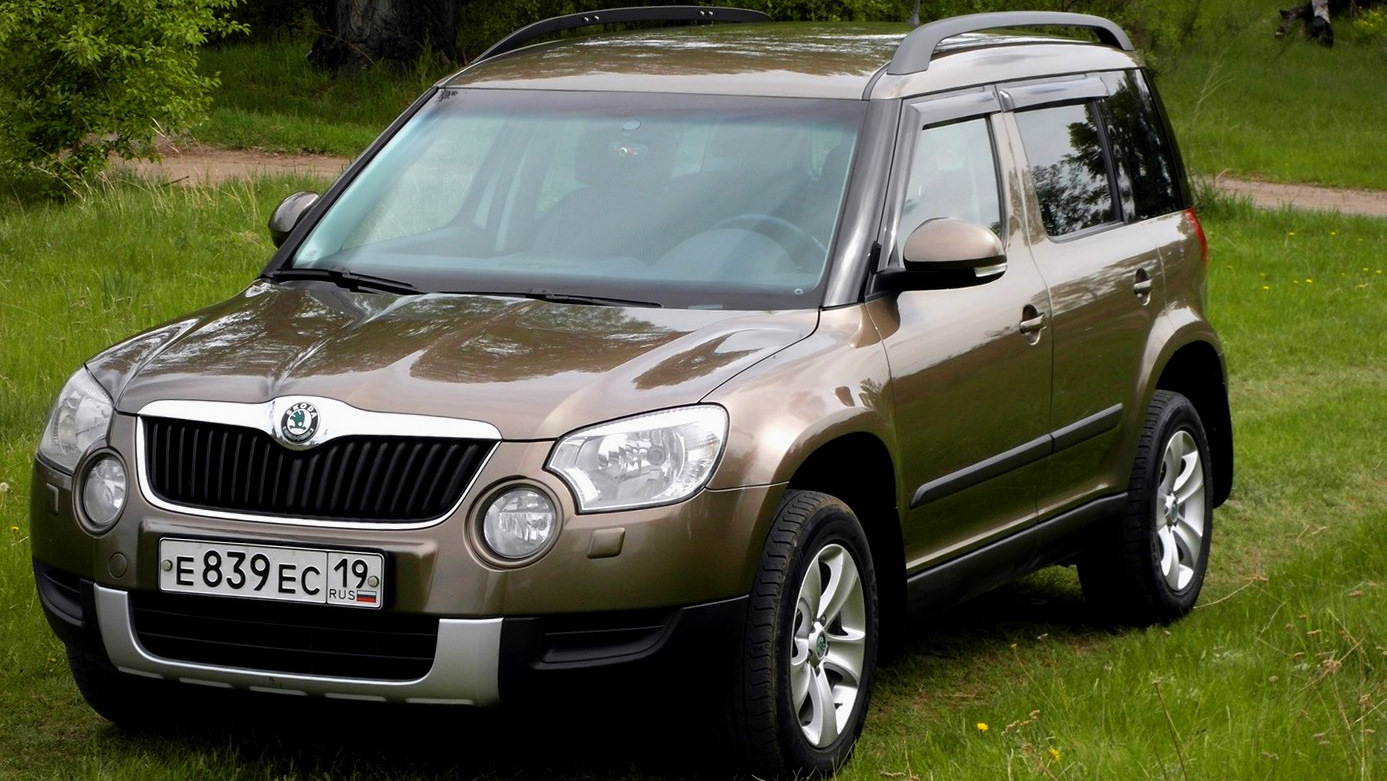 Авито авто йети. Шкода Йети 2010 года. Шкода етти 2011. Skoda Yeti салон. Шкода Йети мокрый асфальт.