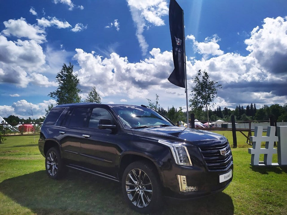 Cadillac Escalade 2016 черный платинум