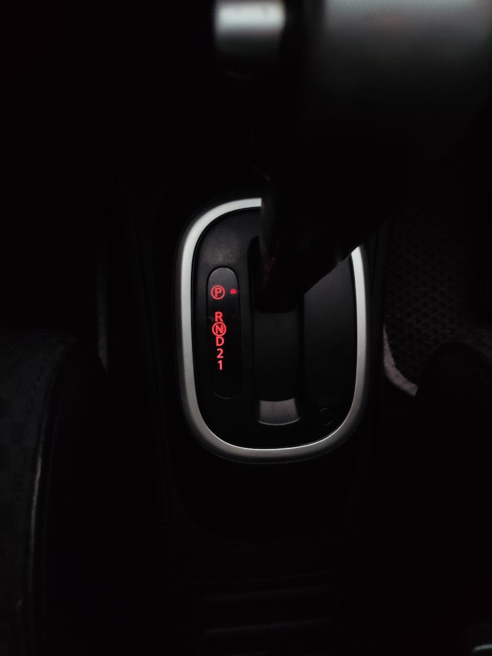 Цвет подсветки очень кайфовый! — Nissan Tiida (1G)