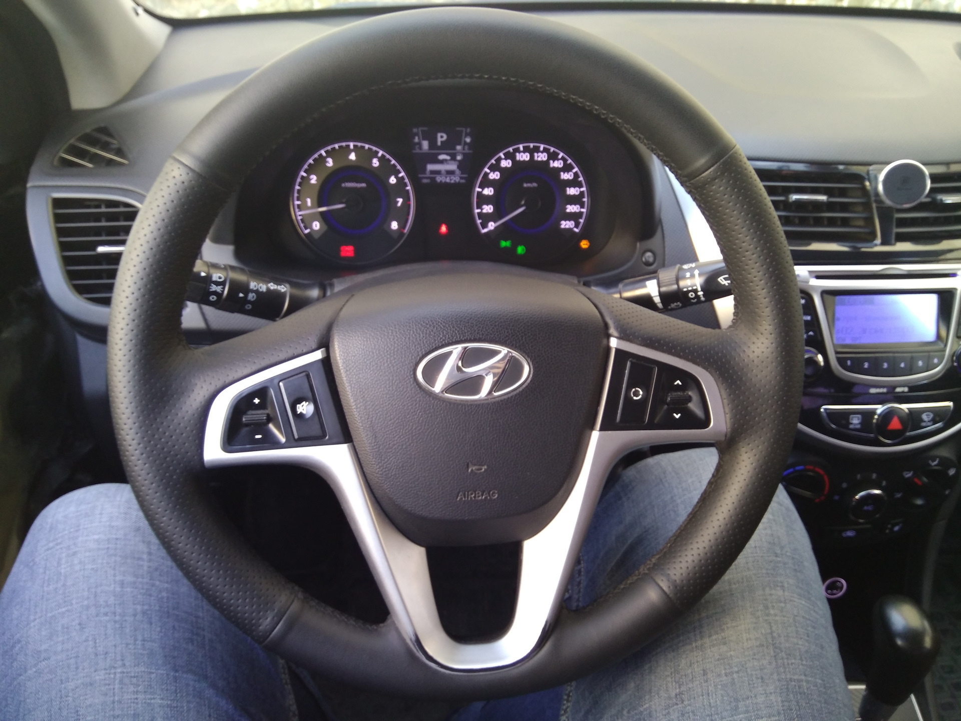 Облагораживаем руль — Hyundai Solaris, 1,4 л, 2011 года | аксессуары ...