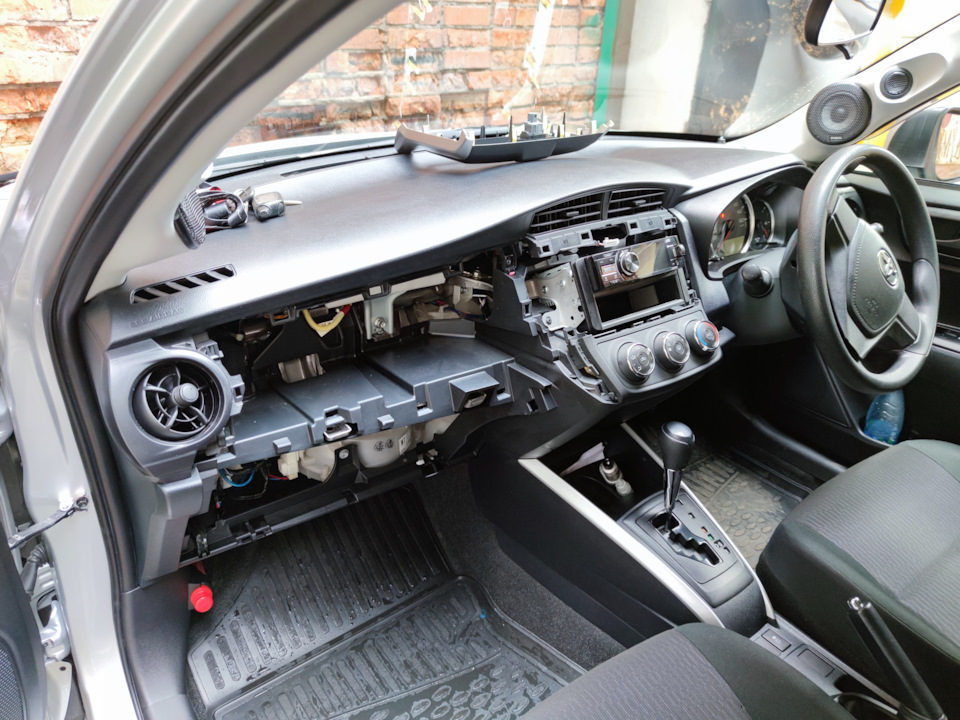 Как протянуть провод питания на усилители. — Toyota E160, 1,5 л, 2017 ...