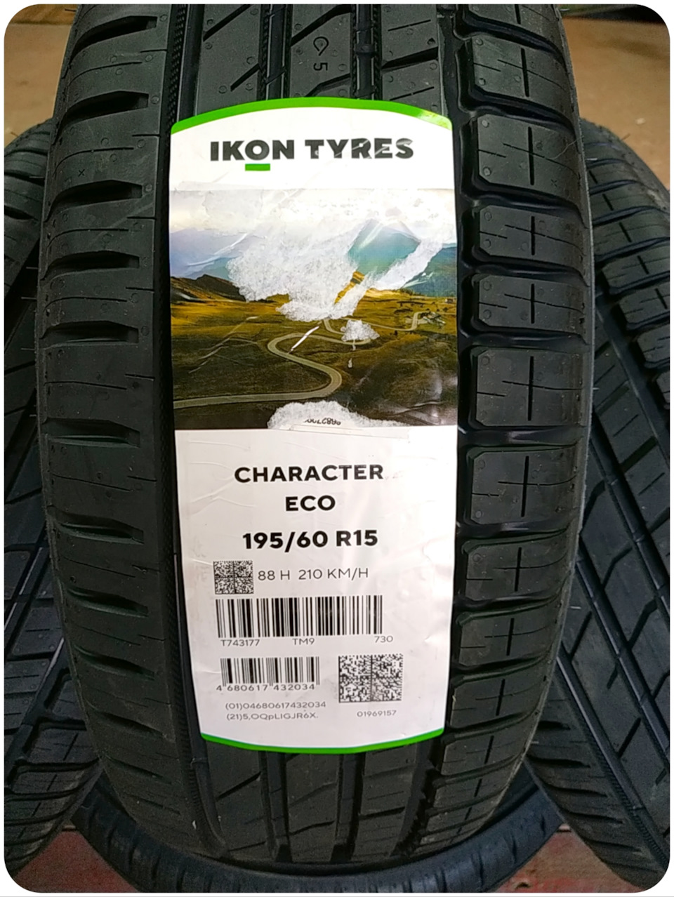 Этикетка — Volkswagen Polo Sedan. Запчасти на фото: 432034, Ikon Character Eco 195/60R15