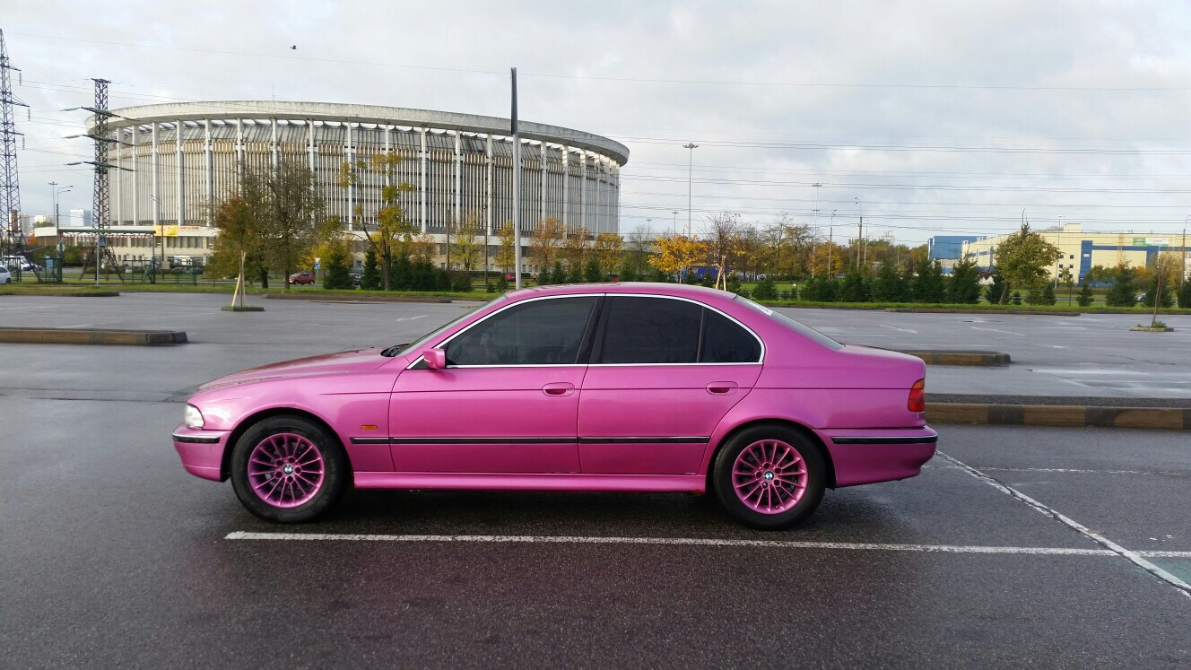 Цвет правды. BMW e39 Pink. Фиолетовая БМВ е39. БМВ е46 розовая.