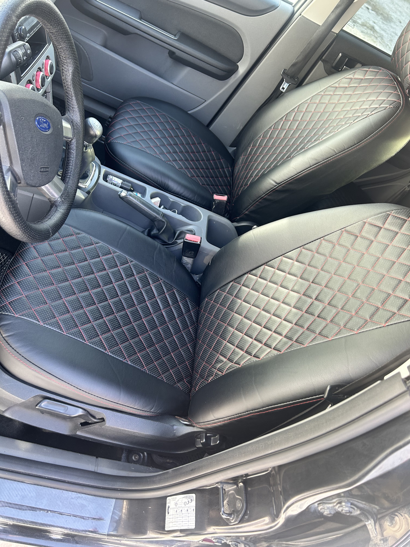 Чехлы — Ford Focus Hatchback II, 1,6 л, 2010 года | стайлинг | DRIVE2
