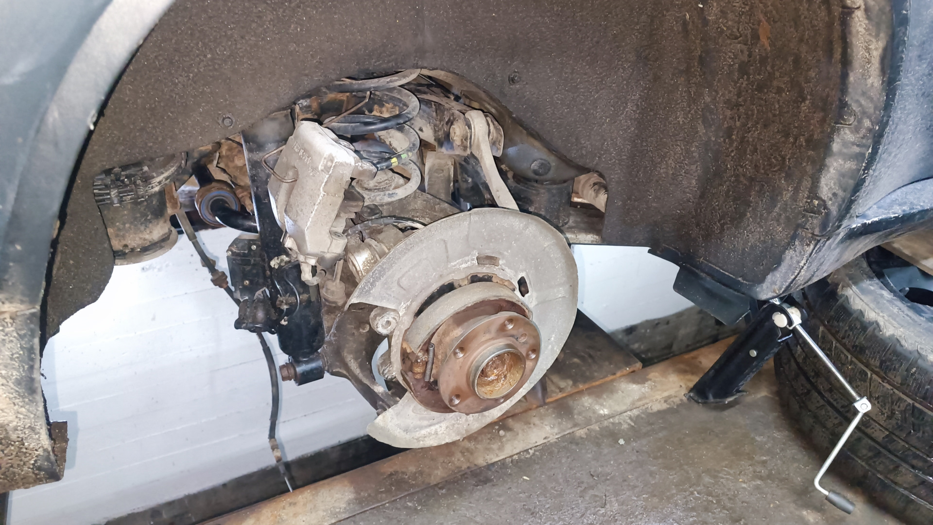 4. Замена блока ручника на новый дубликат. Кнопка с Автохолд. — BMW X5 ...