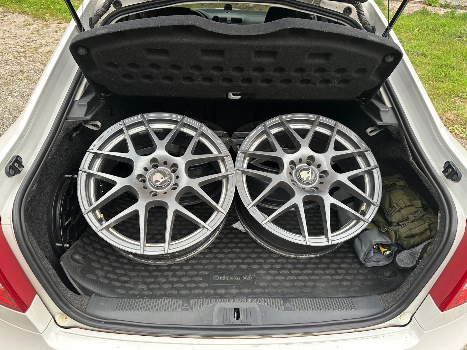 колеса на 14 на прицеп мзса. строение зимней шины. 5 рулевые. тормозной путь зимой. прицеп универсал плюс драйв.