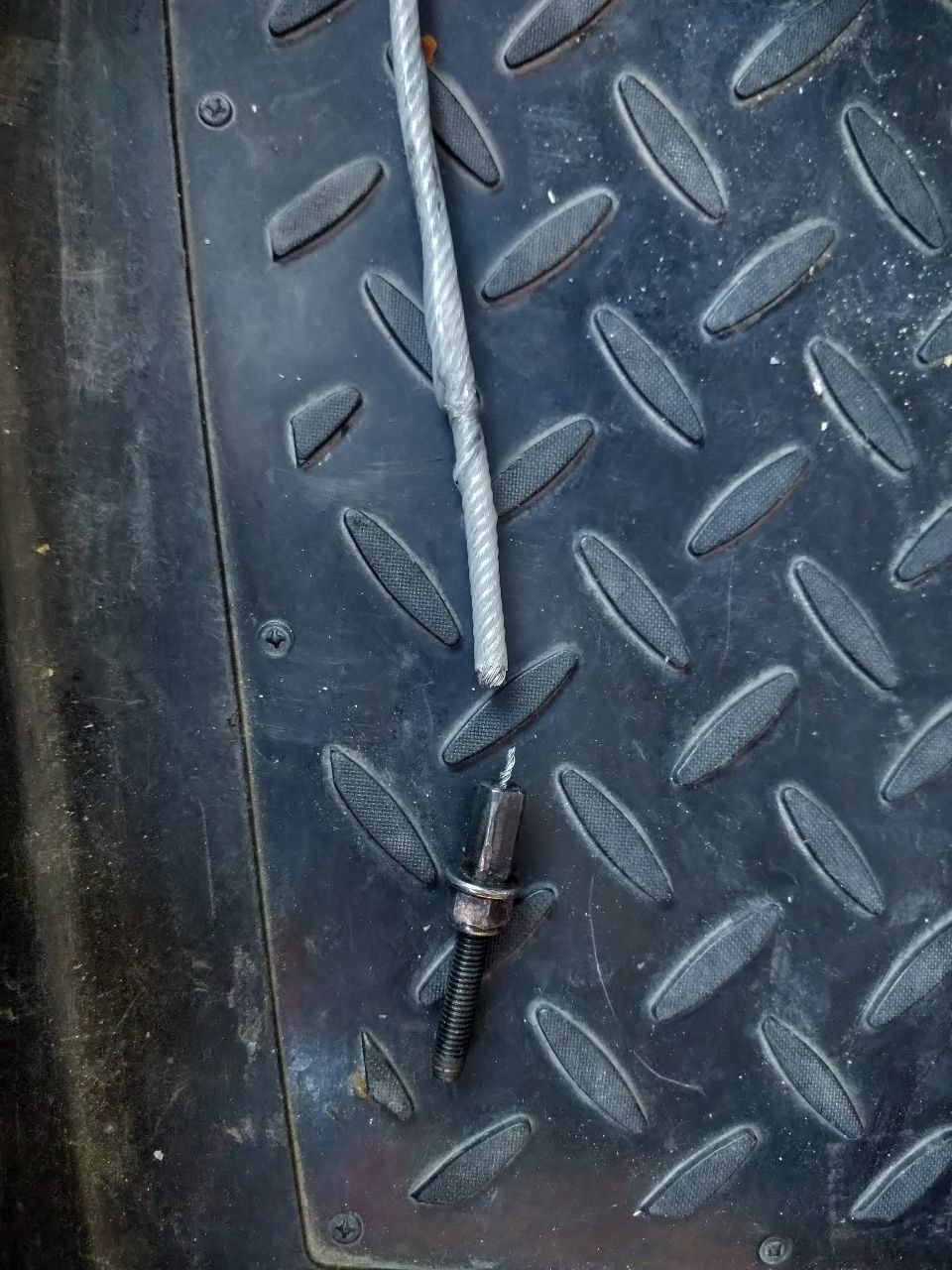 8. Замена тросиков ручника и колодок — Nissan Qashqai (1G), 1,6 л, 2012 ...