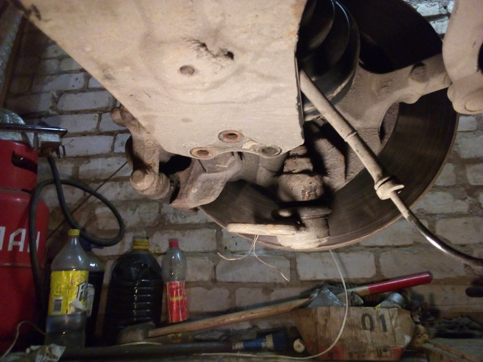 Замена правой полуоси Renault Trafic, сезонная переобувка — Renault ...