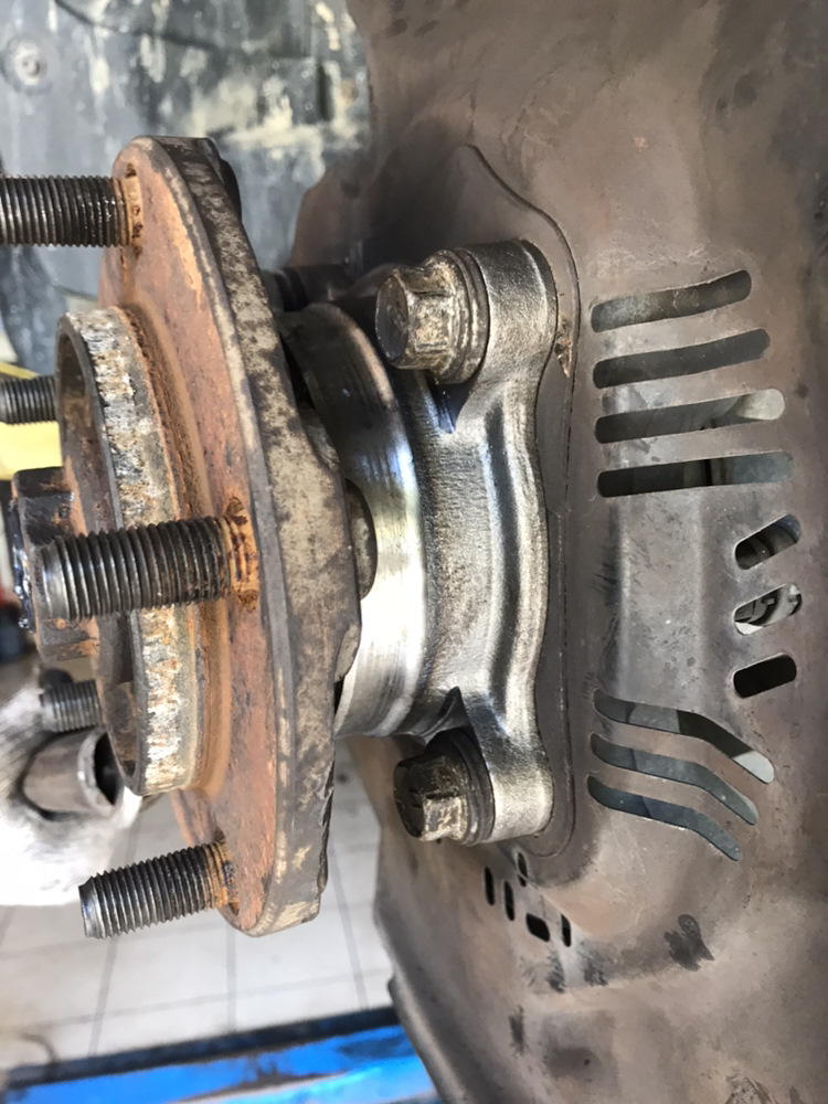 Меняем ступичный подшипник — Toyota Land Cruiser 200, 4,5 л, 2009 года ...