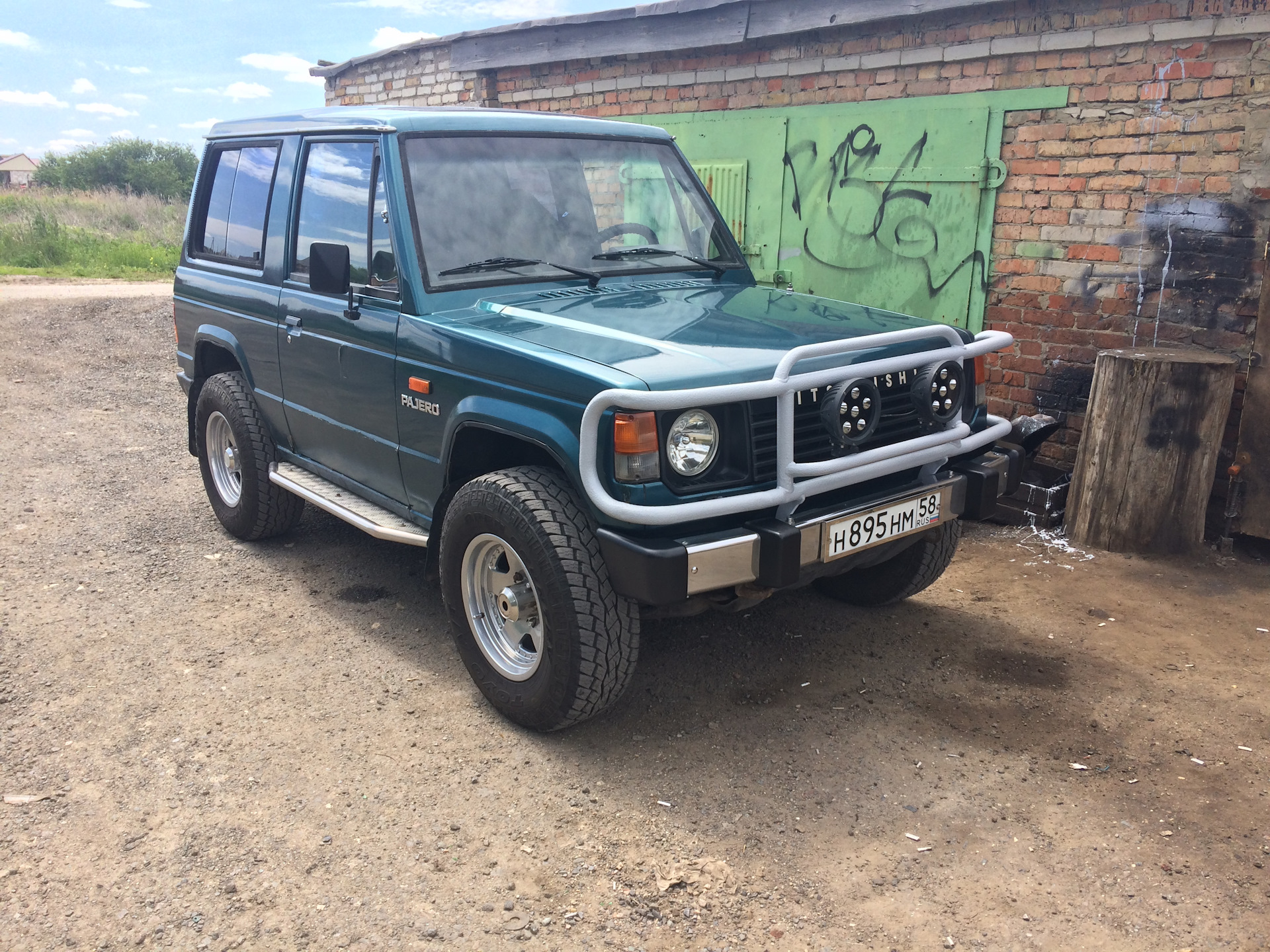 Паджеро 1. Mitsubishi Pajero 1 поколение. Mitsubishi Pajero 1st Generation. Митсубиси Паджеро 1 кузов.