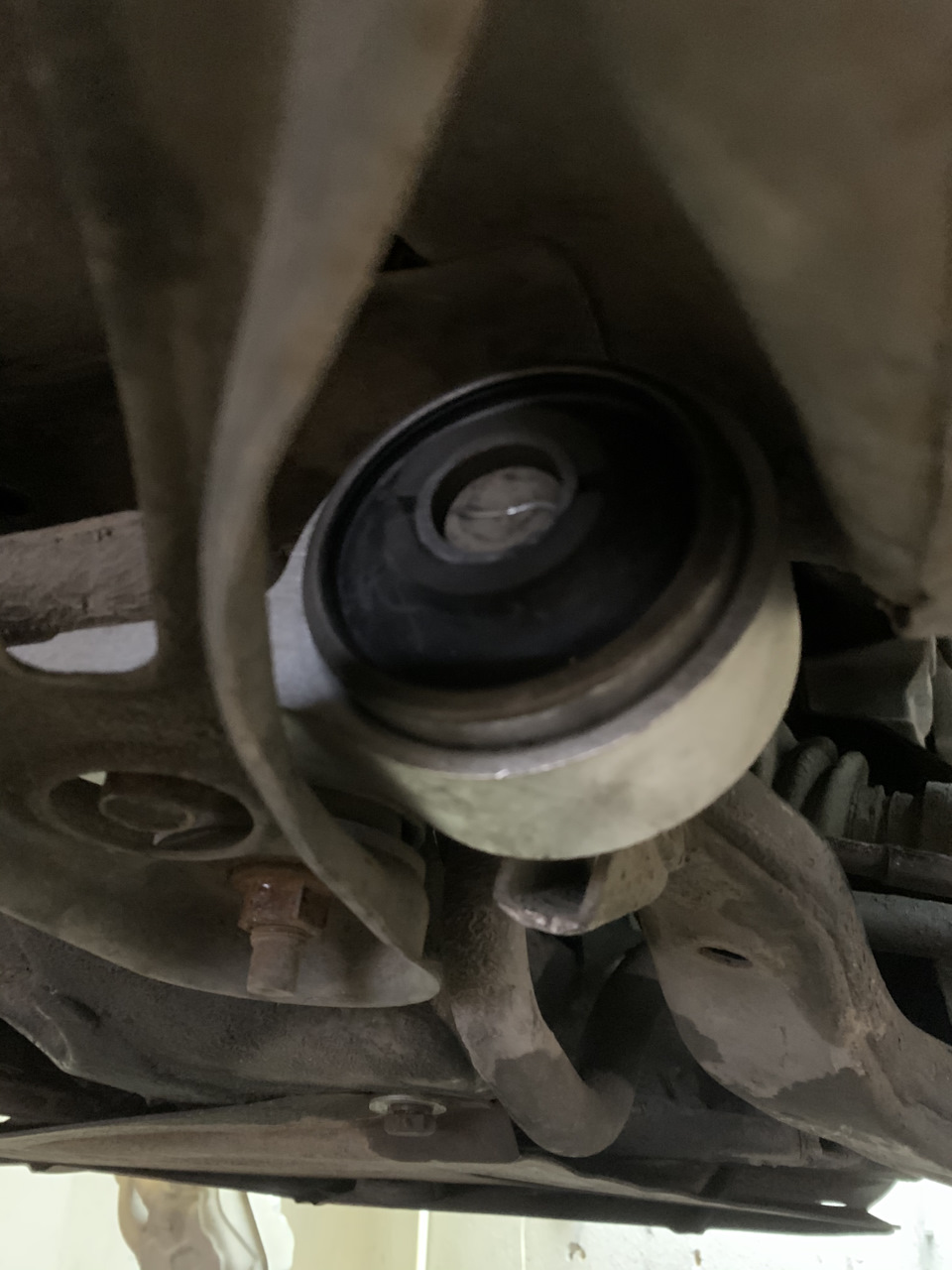 Задние сайлентблоки передних рычагов.замена. — Nissan Teana (J31), 2,3 ...