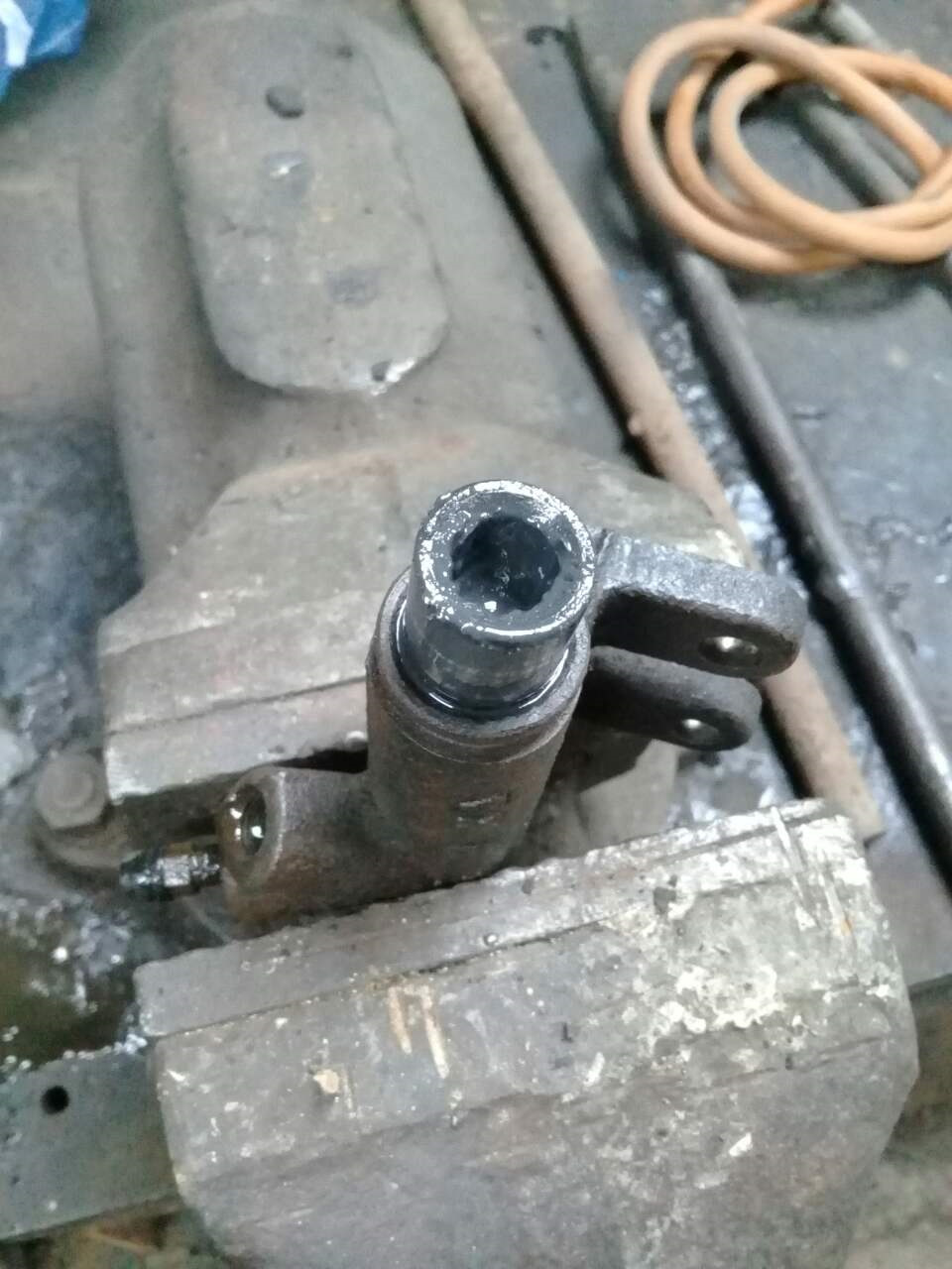 ремонт рабочего цилиндра сцепления мазда 626 GF — Mazda 626 V, 2 л ...