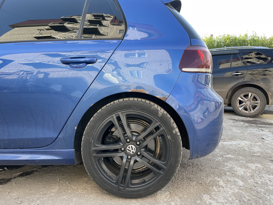 Задняя пружина подвески — Volkswagen Golf R Mk6, 2 л, 2012 года | визит ...
