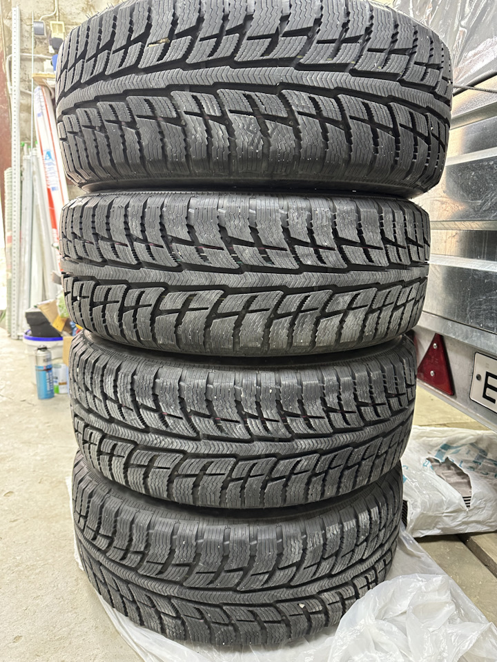 Шины зимние нешипованные BFGoodrich 235/55 R17, литые диски Audi 7Jx17 ...