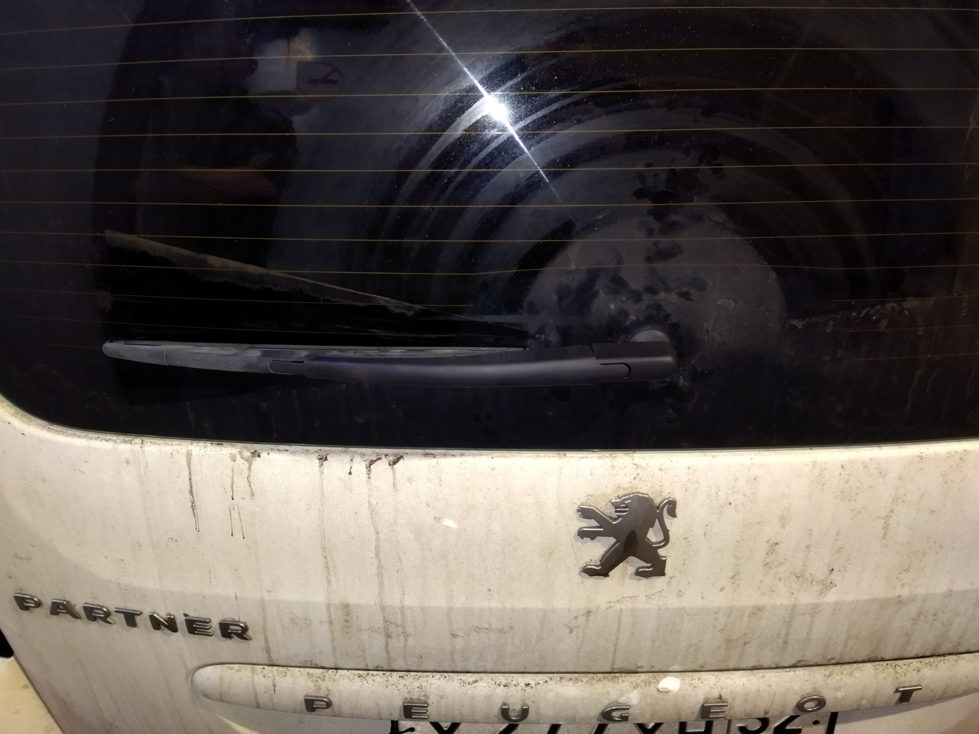 Поводок заднего дворника, передние подкрылки — Peugeot Partner Tepee, 1 ...