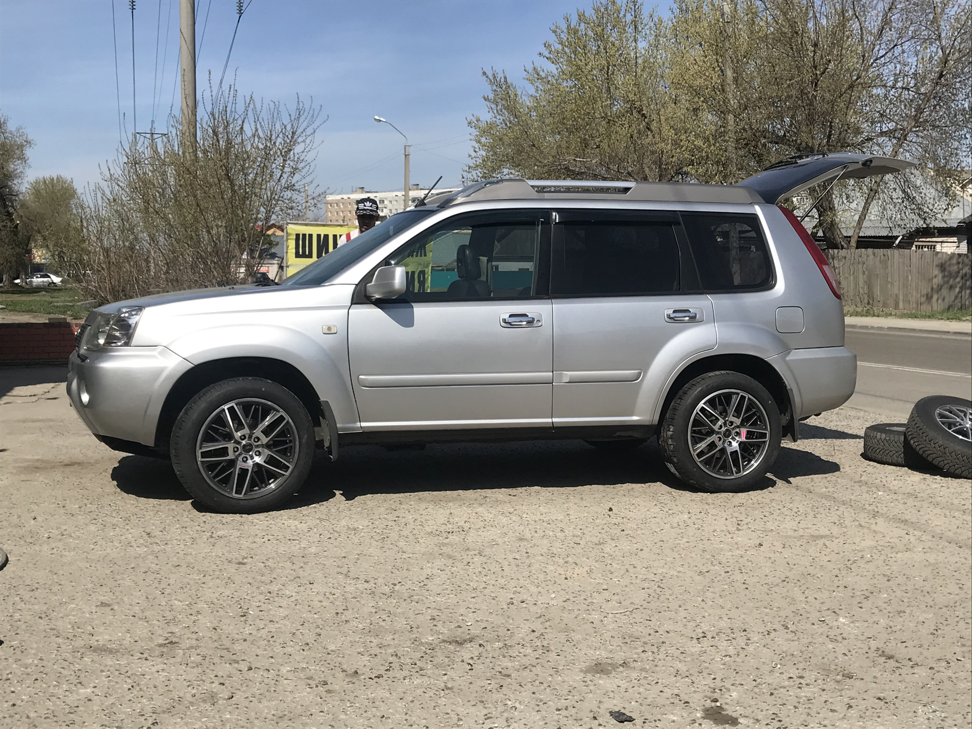 Ниссан х трейл какие колеса. 235 55 18 Nissan x-Trail. 236/60 R18 Ниссан т31. Колеса 235/50/18. 235/60 R17 на x-Trail.