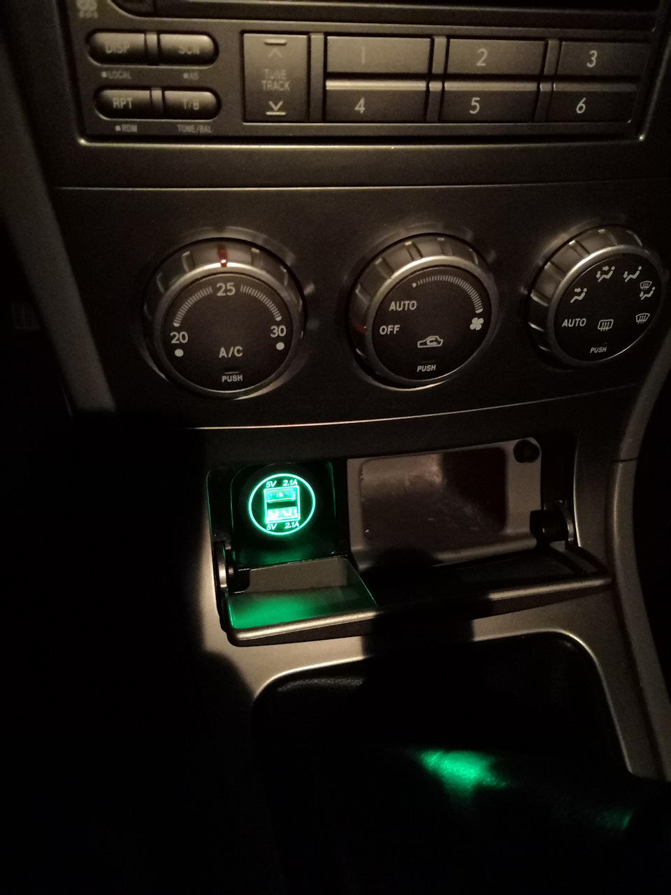 Зарядник вместо прикуривателя — Subaru Forester (SG), 2 л, 2006 года ...