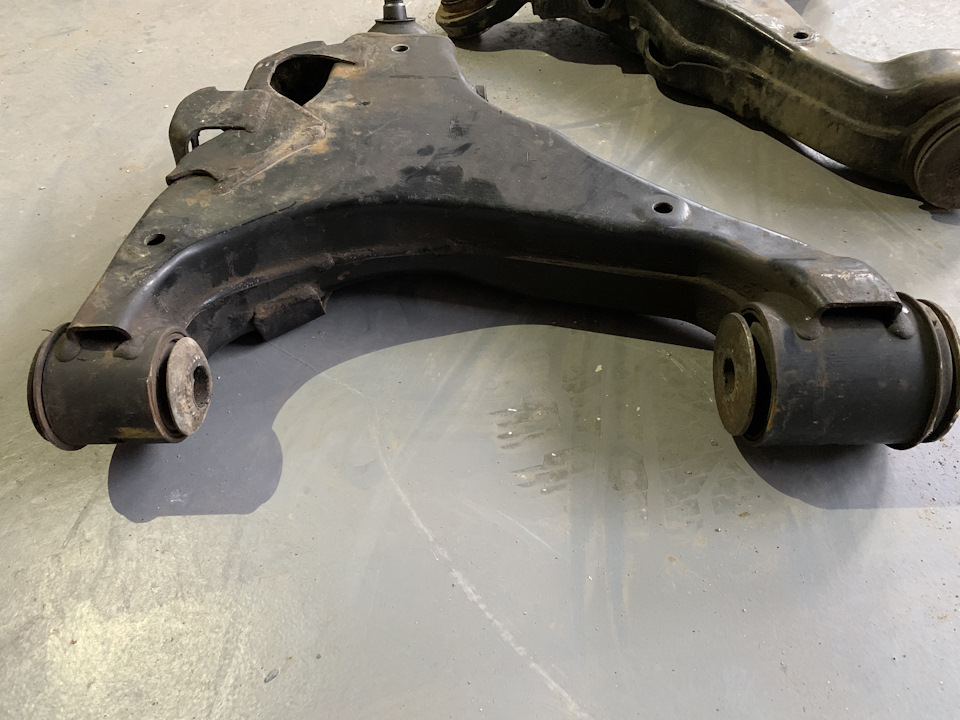 передний рычаг ленд крузер 200. рычаги подвески ленд крузер 200. рычаг подвески верхний правый 48610-60030, toyota. ленд крузер 200 передний рычаг. передний рычаг ленд крузер 200.