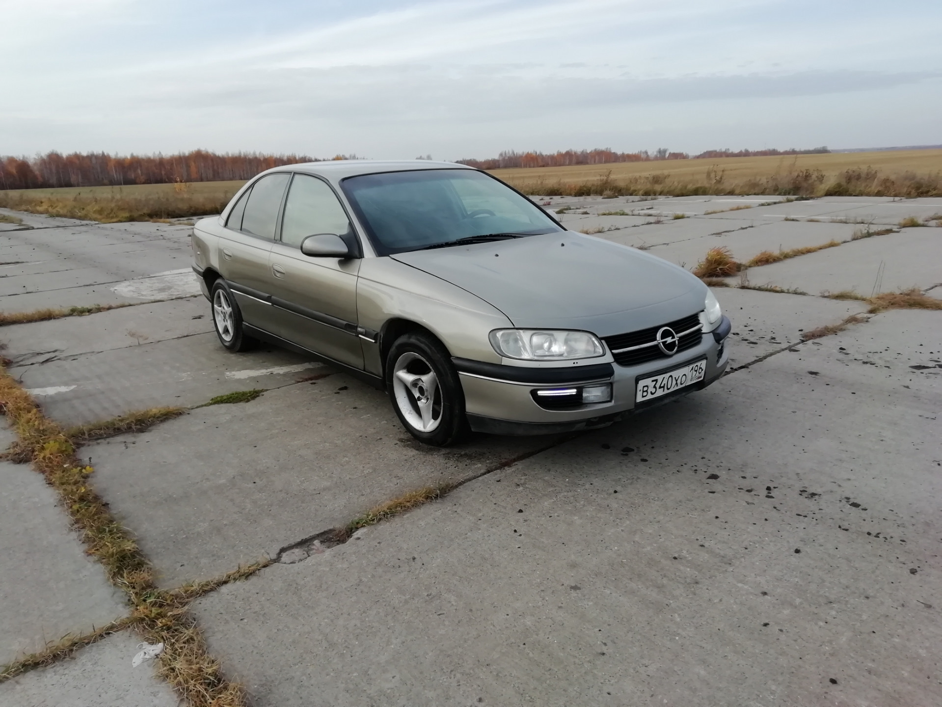 Опель омега 1999 год. Опель омега 1999. opel omega в с 1999-2003 г.в.(рестайлинг) белый фон.