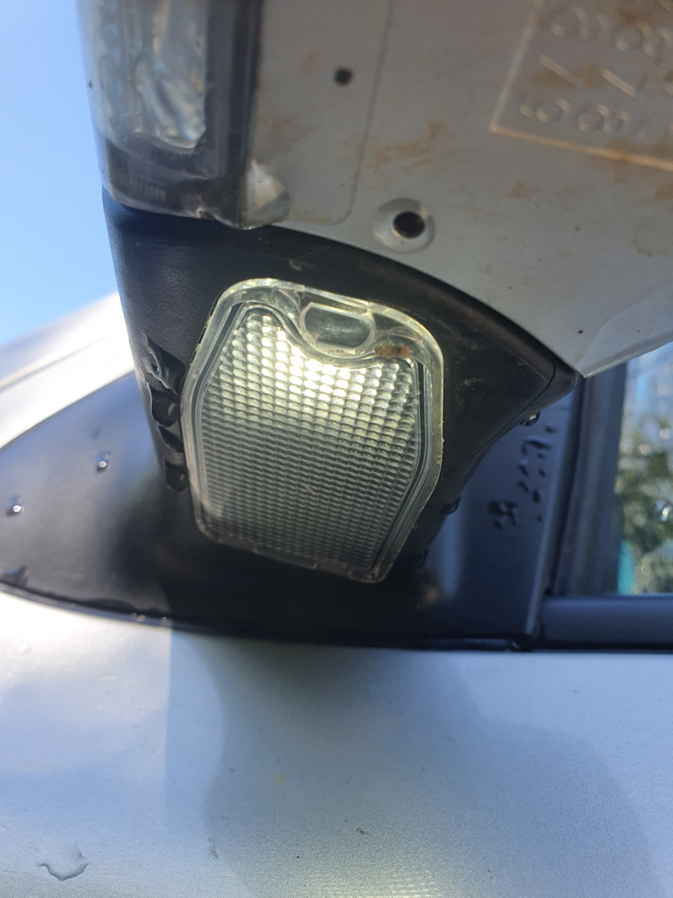 Подсветка луж в боковых зеркалах — Hyundai Santa Fe (2G), 2,4 л, 2011 ...