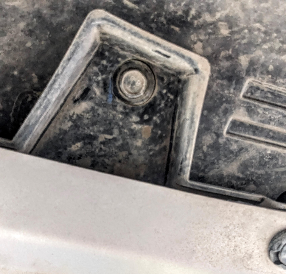 Вот такие болты в количестве 6 штук находятся под бампером Dargo — Haval Dargo