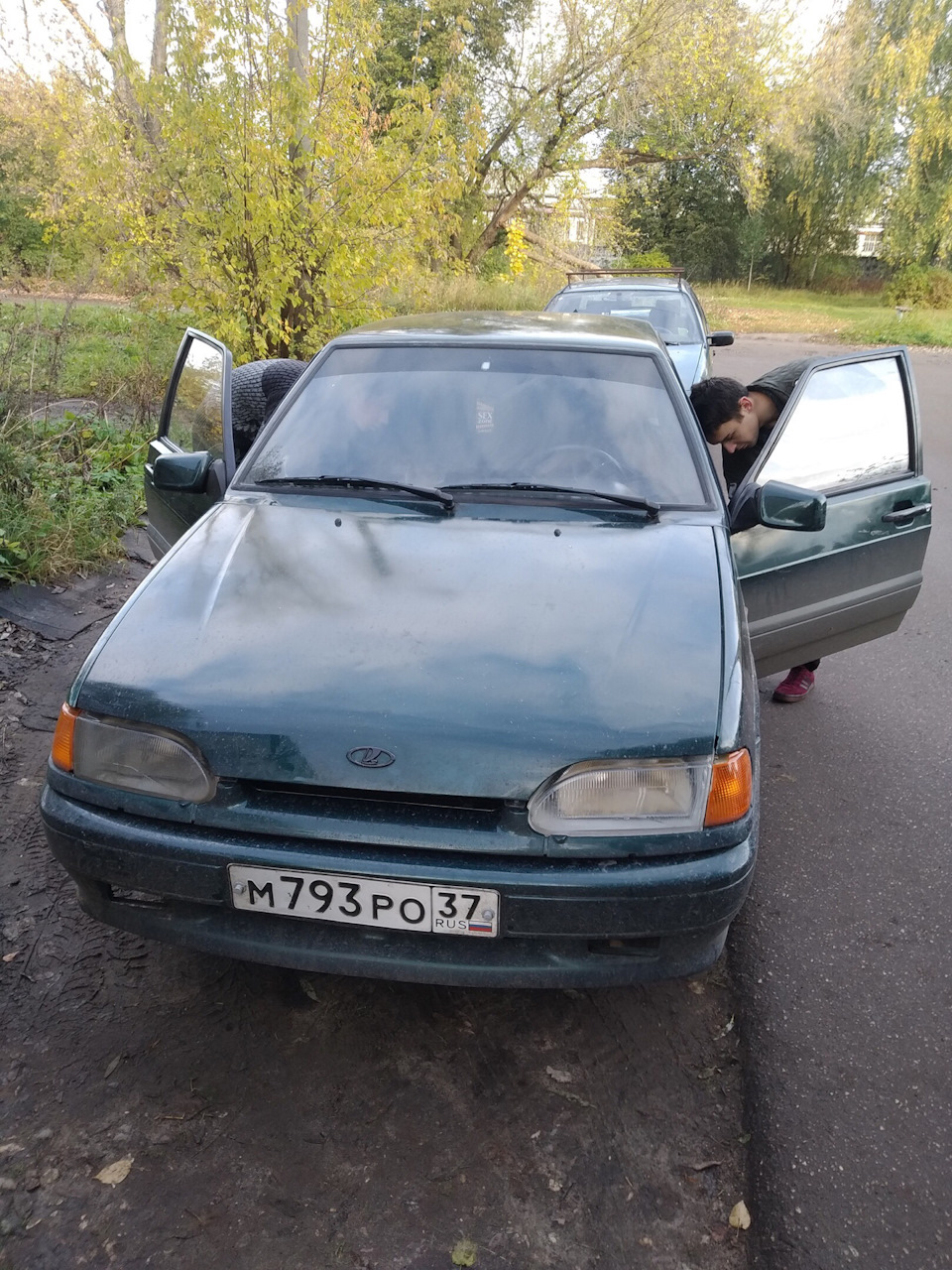 Зазор между капотом и фарами — Lada 2115, 1,5 л, 2003 года | своими ...