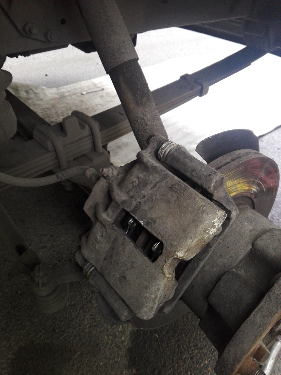 Замена тормозных колодок — ГАЗ Газель, 2,7 л, 2002 года | своими руками ...