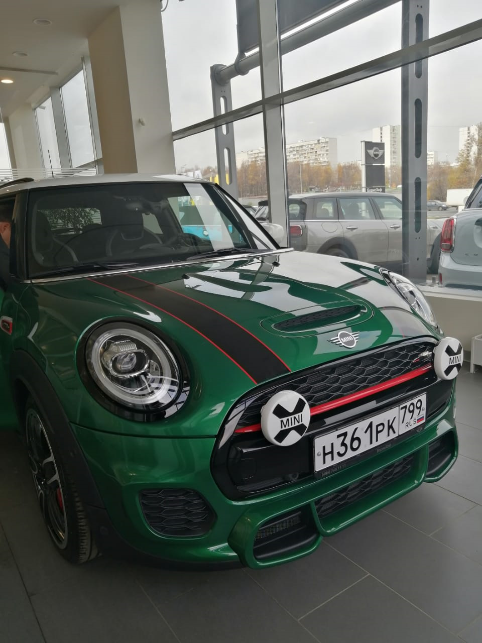 Владелец мини. Mini Cooper John Cooper works 2019. Мини Джон Купер Воркс. Mini John Cooper works 2019. Борисхоф мини Купер.