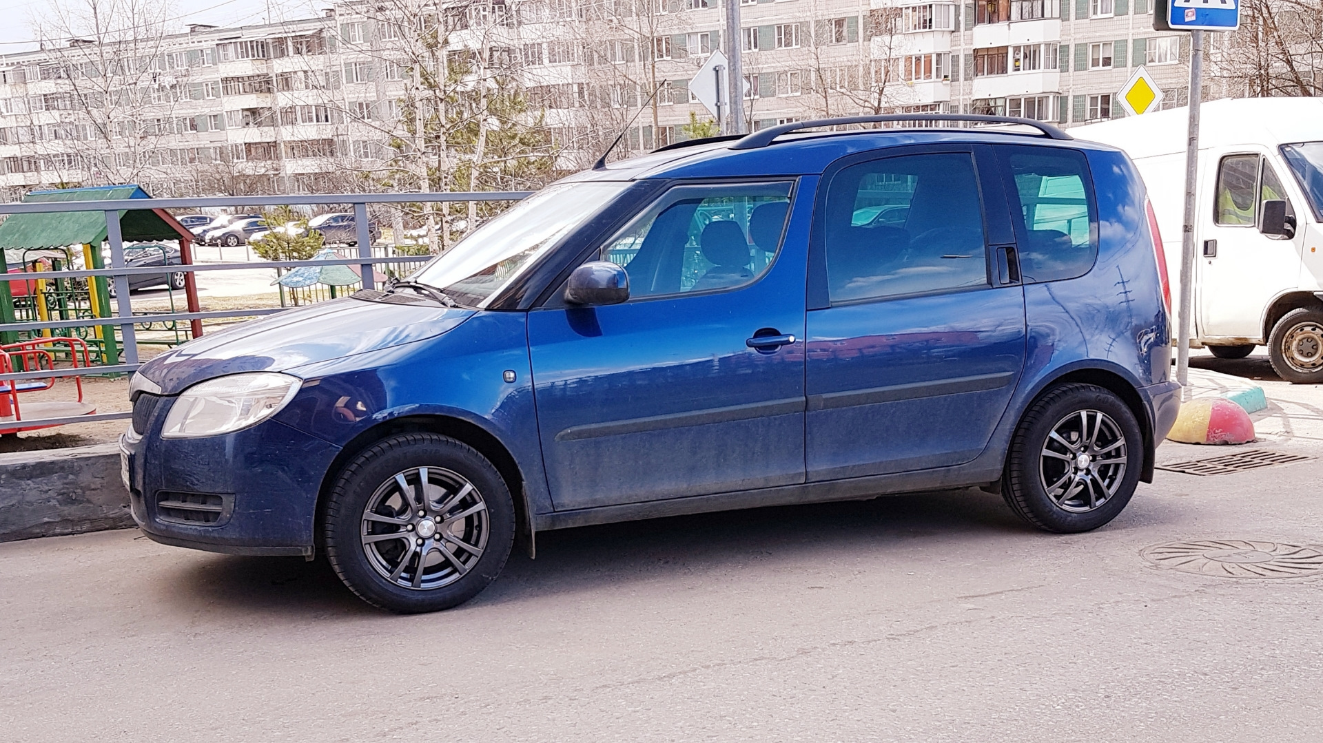 Диски Скад, шины Goodyear — Skoda Roomster, 1,6 л, 2009 года | шины | DRIVE2