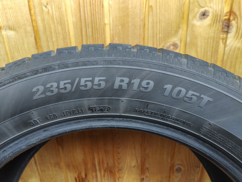 Шины зимние нешипованные Kumho 235/55 R19 на Audi Q5 (2G), Land Rover