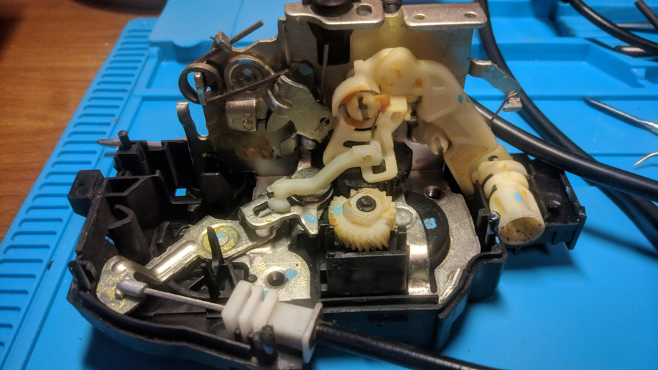 Фото внутренностей замка 1 — KIA Ceed (1G)