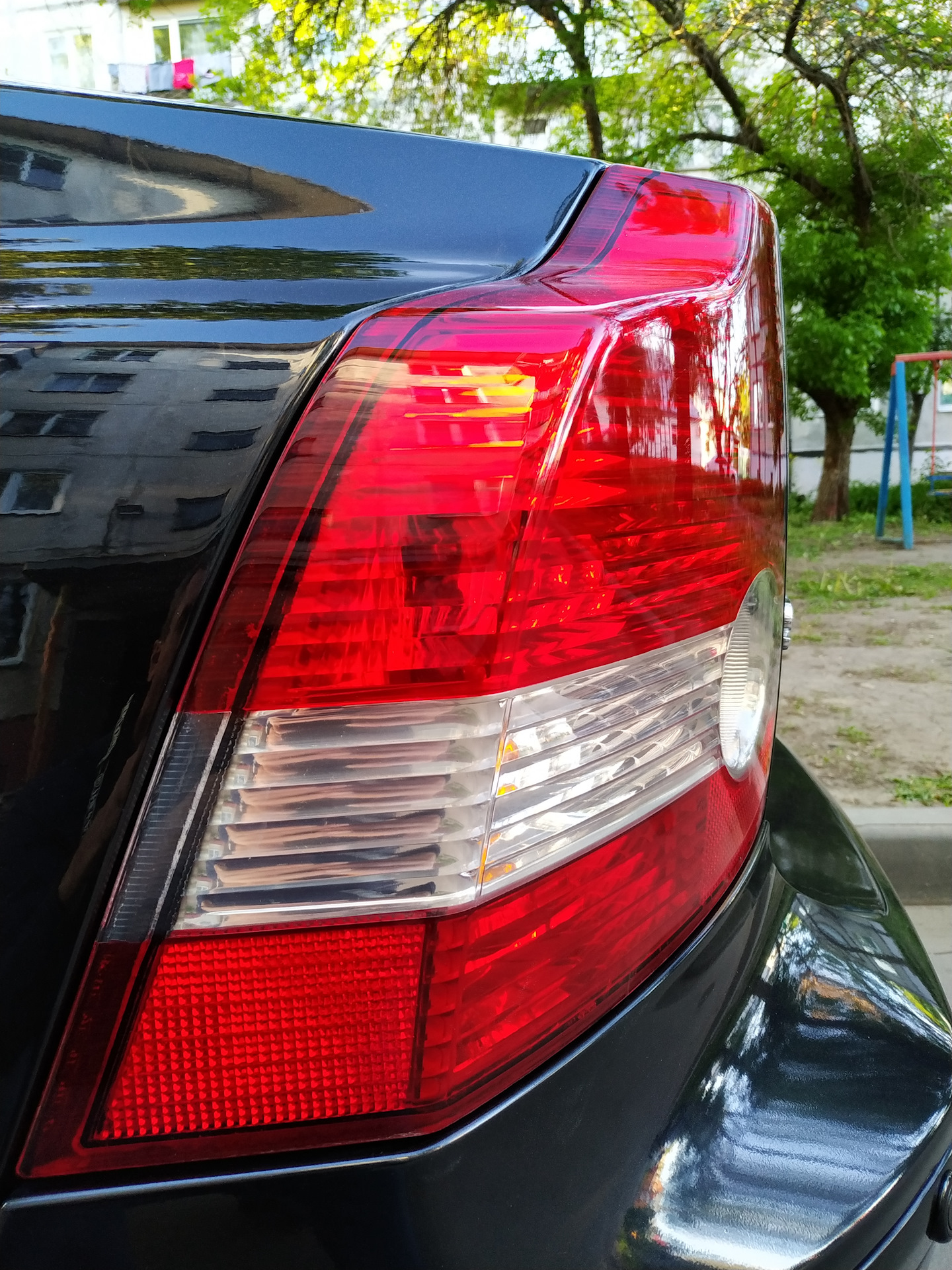 Задние фары вольво. Задняя фара Вольво s40. Задние фонари Volvo s40. Volvo s40 taillights. Задние фонари Вольво s40.