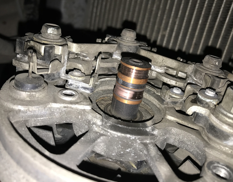 #16 Пропал заряд генератора. Устранили течь масла. — Lada Гранта, 1,6 л ...