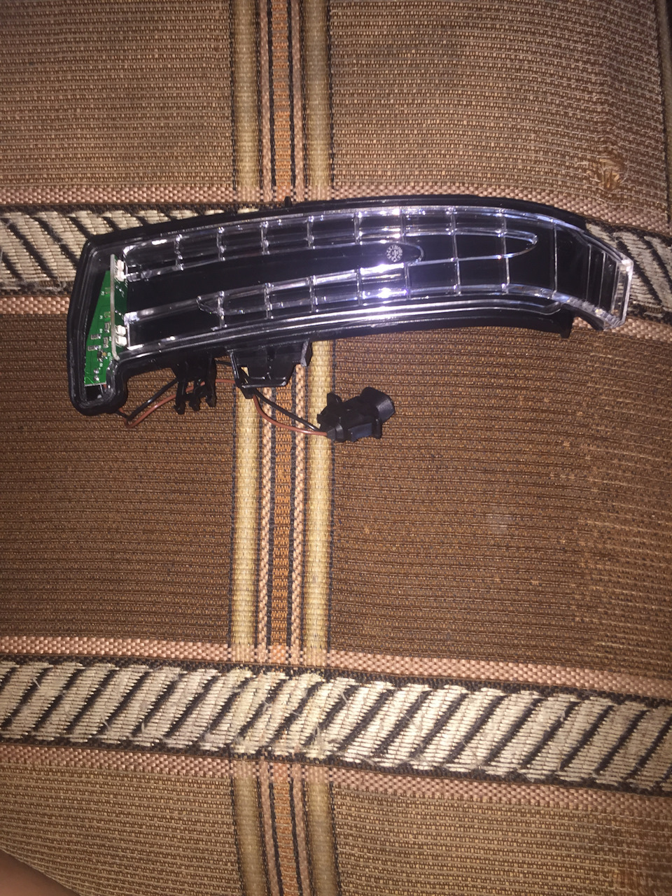 Замена повторителя поворота в зеркале, и сразу Белый свет в подсветку ...