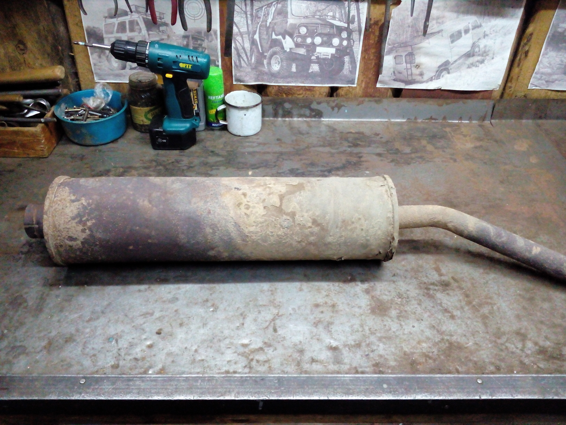 Выхлопная труба старая. Выхлопная труба старая. Ржавый глушак. Старые глушители. Выхлопная старый урал.