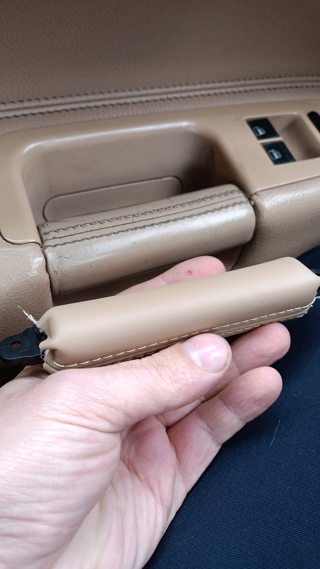Внутренняя дверная ручка. — Volkswagen Touareg (1G), 3,2 л, 2006 года ...
