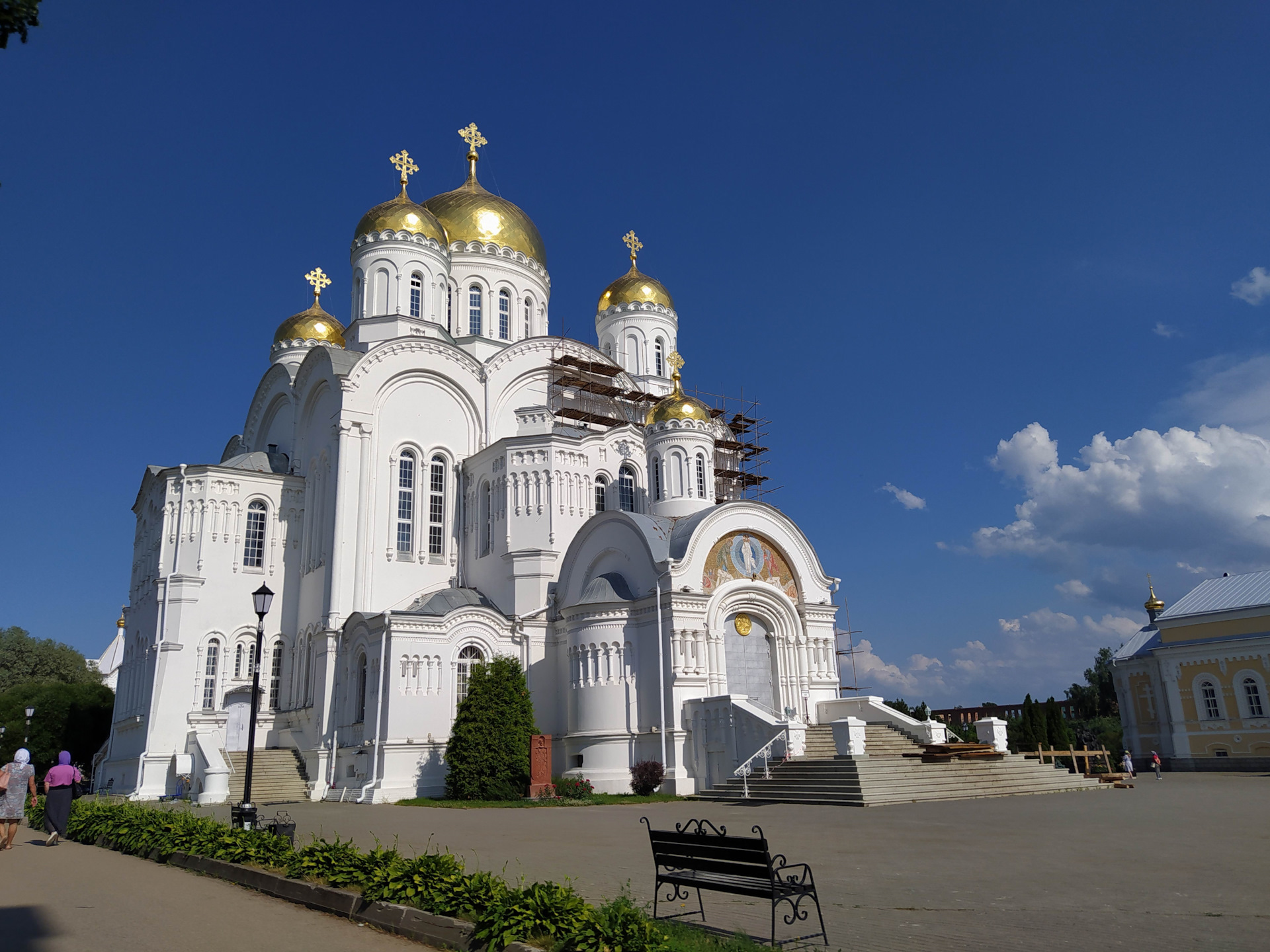 Дивеевский монастырь в москве. Серафимо Дивеевский монастырь колокольня. Кутузовский скит Серафимо-Дивеевского монастыря. Ново-Дивеевский монастырь штат Нью-Йорк.